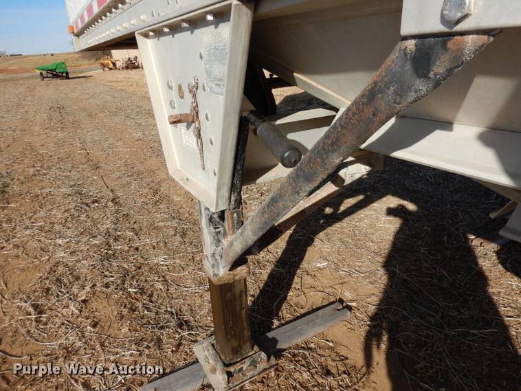 image for item DE2554 2007 Wilson DWM500 double hopper bottom grain trailer