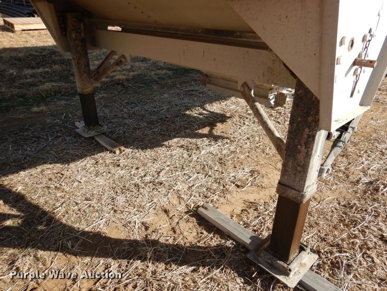 image for item DE2554 2007 Wilson DWM500 double hopper bottom grain trailer
