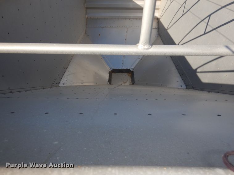 image for item DE2554 2007 Wilson DWM500 double hopper bottom grain trailer