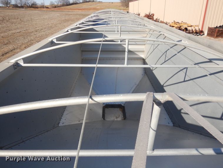 image for item DE2554 2007 Wilson DWM500 double hopper bottom grain trailer