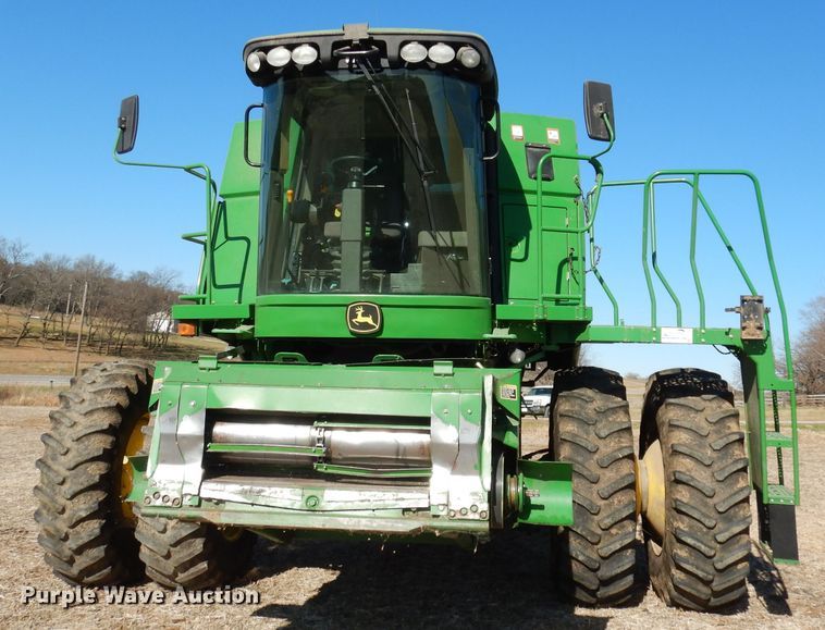 image for item DE2566 2006 John Deere 9660 STS  RWA combine