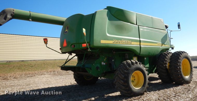 image for item DE2566 2006 John Deere 9660 STS  RWA combine