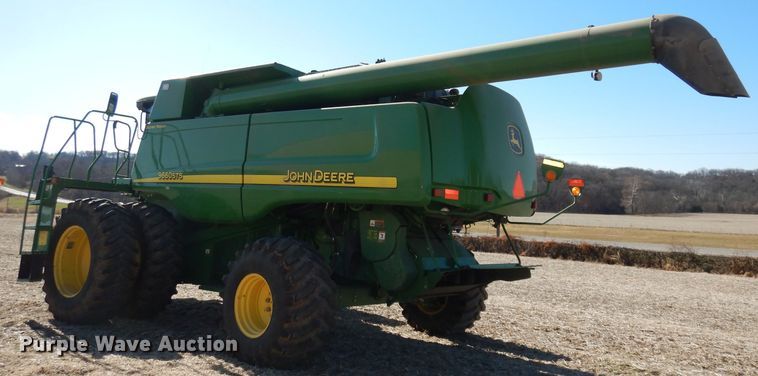 image for item DE2566 2006 John Deere 9660 STS  RWA combine