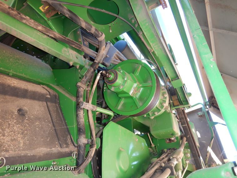image for item DE2566 2006 John Deere 9660 STS  RWA combine