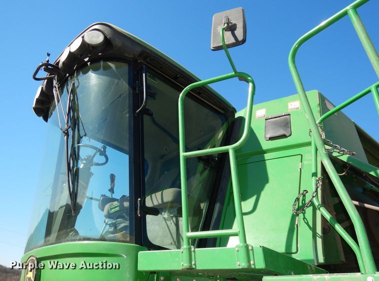 image for item DE2566 2006 John Deere 9660 STS  RWA combine
