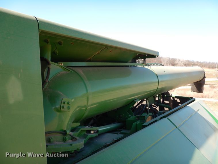 image for item DE2566 2006 John Deere 9660 STS  RWA combine