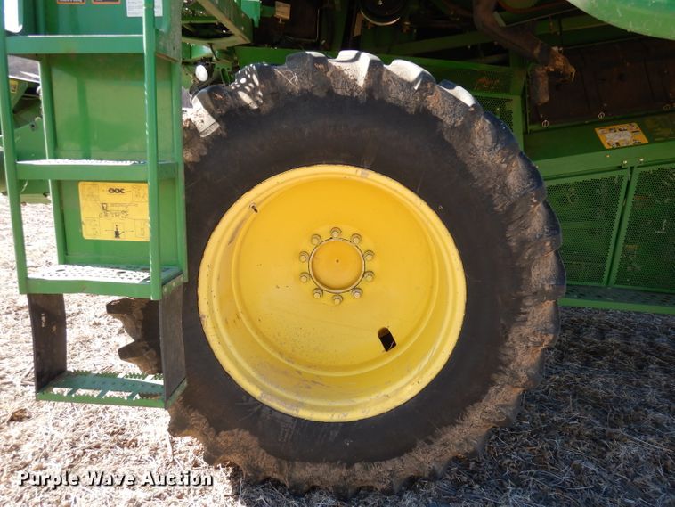 image for item DE2566 2006 John Deere 9660 STS  RWA combine
