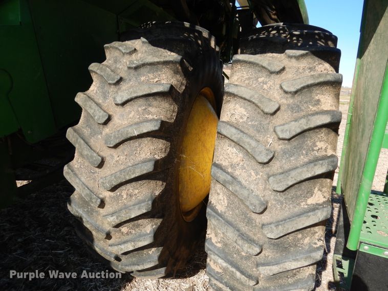 image for item DE2566 2006 John Deere 9660 STS  RWA combine