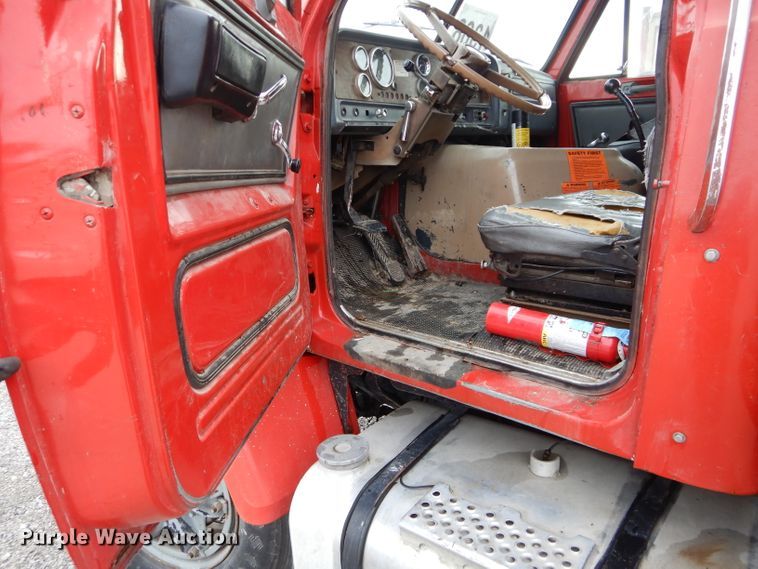 image for item DE2568 1980 GMC Brigadier  grain truck