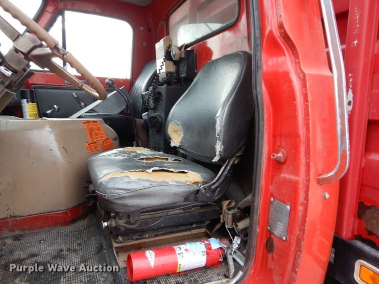 image for item DE2568 1980 GMC Brigadier  grain truck