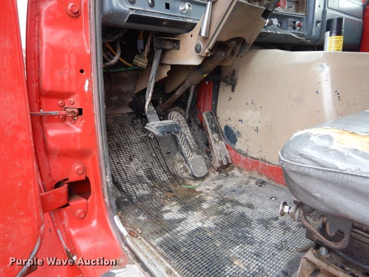 image for item DE2568 1980 GMC Brigadier  grain truck