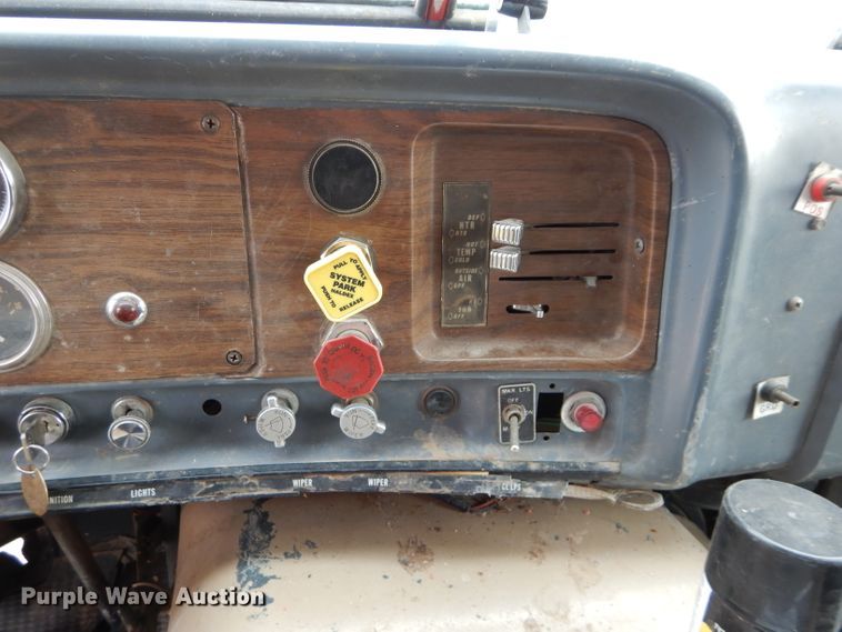 image for item DE2568 1980 GMC Brigadier  grain truck