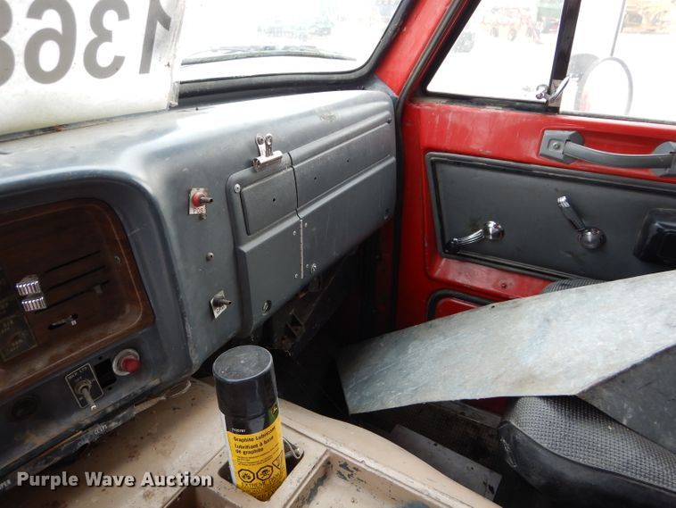 image for item DE2568 1980 GMC Brigadier  grain truck