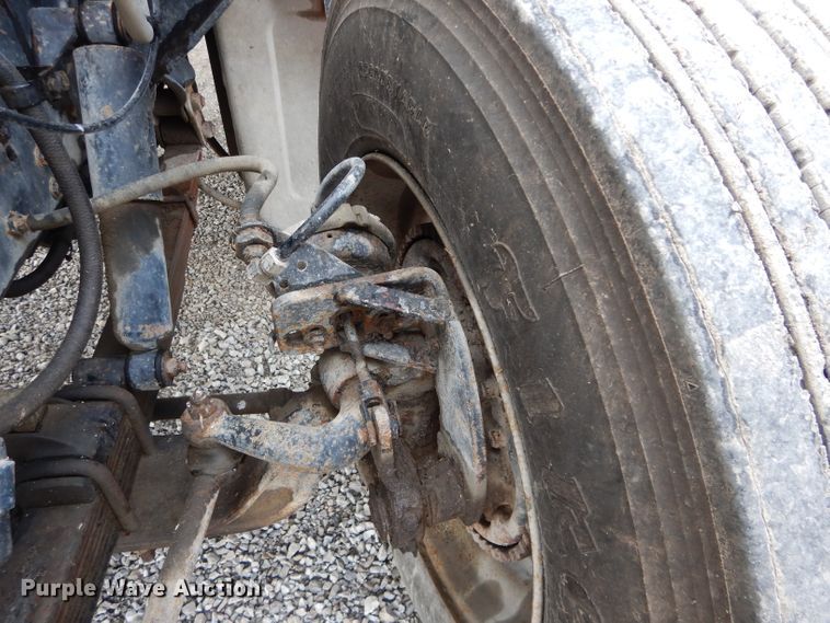 image for item DE2568 1980 GMC Brigadier  grain truck