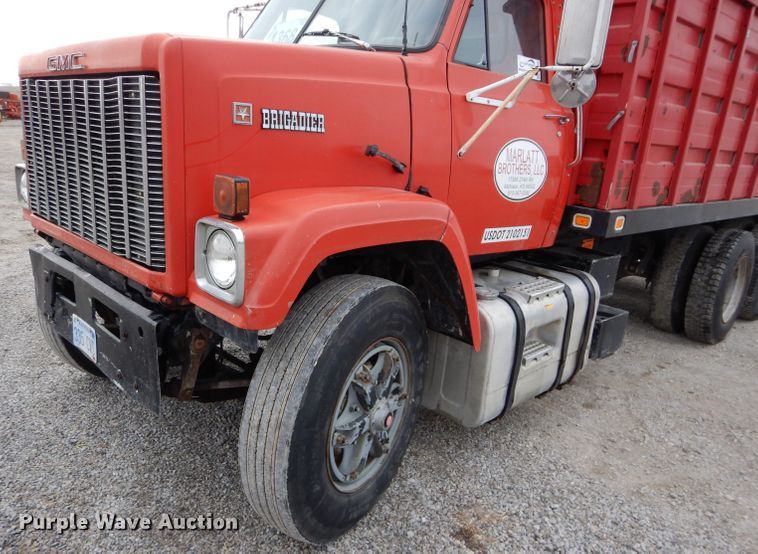 image for item DE2568 1980 GMC Brigadier  grain truck