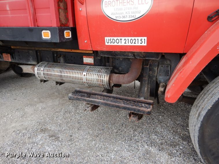 image for item DE2568 1980 GMC Brigadier  grain truck