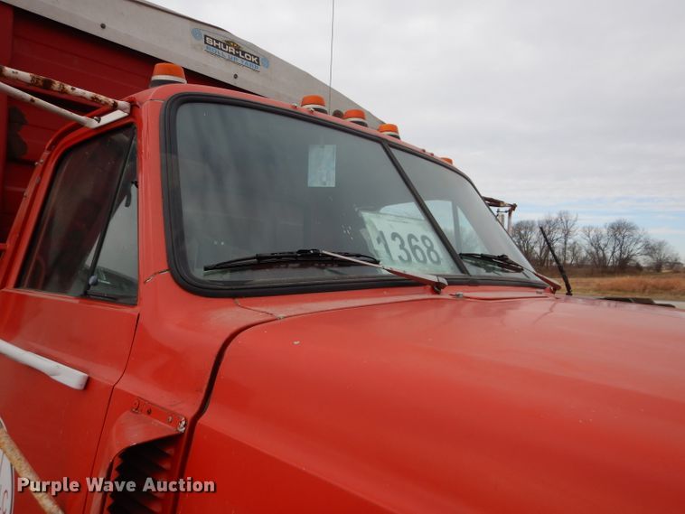 image for item DE2568 1980 GMC Brigadier  grain truck