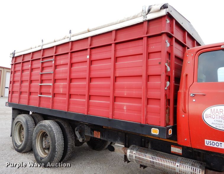 image for item DE2568 1980 GMC Brigadier  grain truck