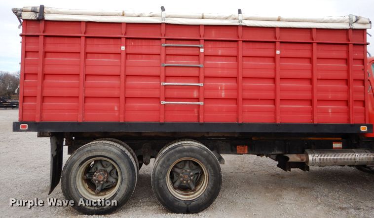 image for item DE2568 1980 GMC Brigadier  grain truck