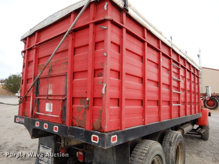 image for item DE2568 1980 GMC Brigadier  grain truck