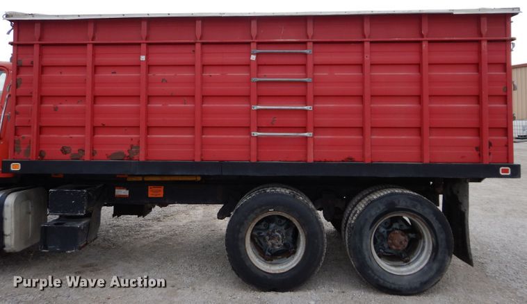 image for item DE2568 1980 GMC Brigadier  grain truck