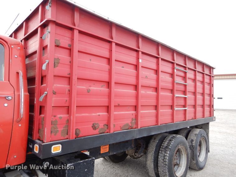 image for item DE2568 1980 GMC Brigadier  grain truck