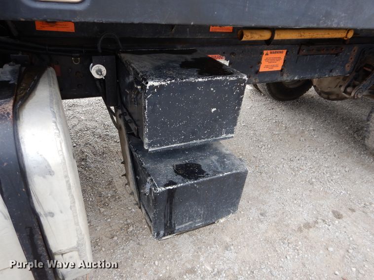 image for item DE2568 1980 GMC Brigadier  grain truck