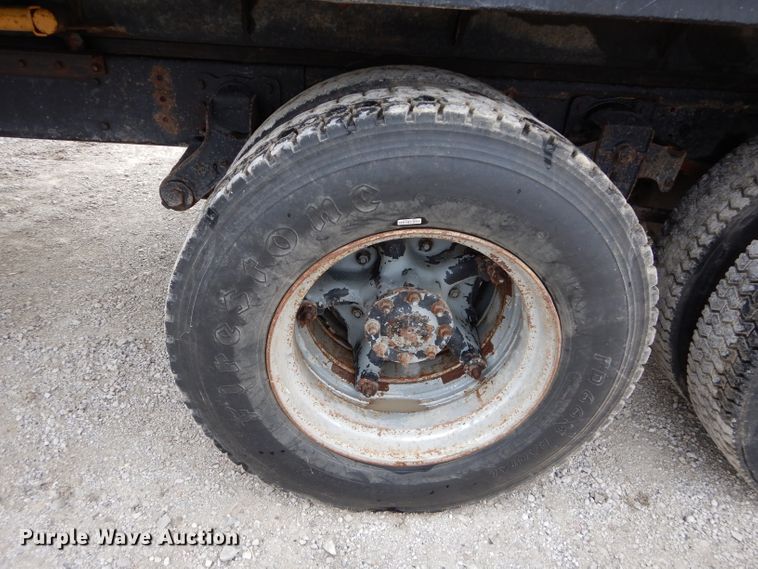 image for item DE2568 1980 GMC Brigadier  grain truck