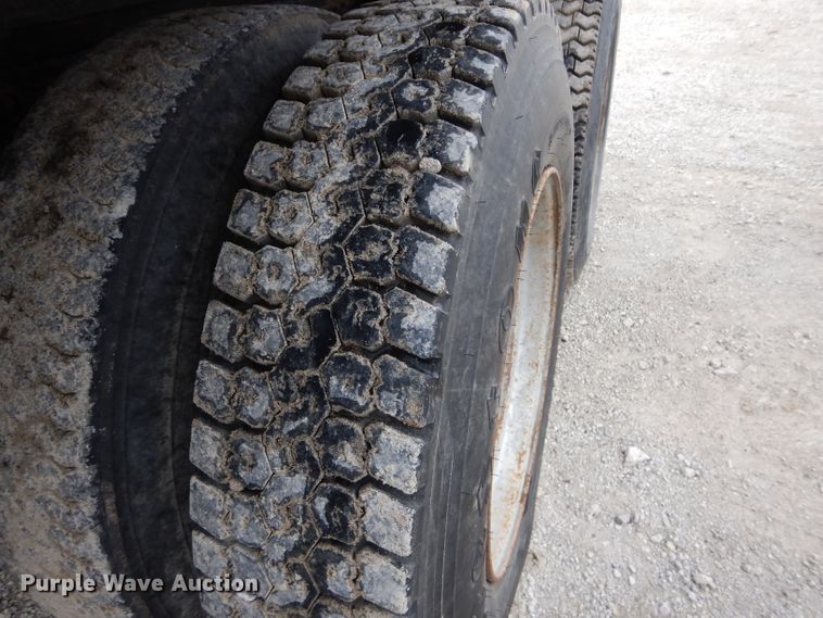 image for item DE2568 1980 GMC Brigadier  grain truck