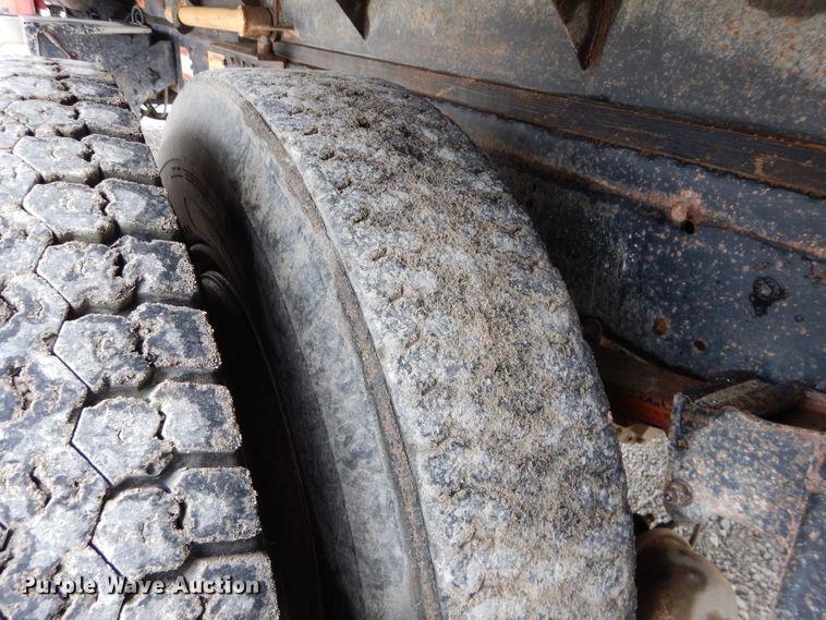 image for item DE2568 1980 GMC Brigadier  grain truck