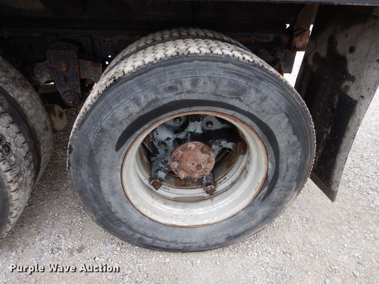 image for item DE2568 1980 GMC Brigadier  grain truck