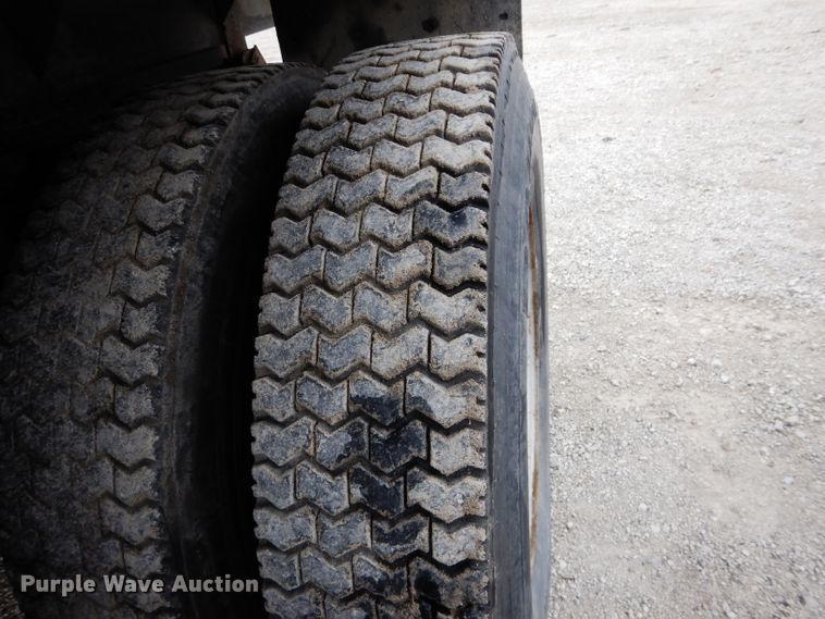 image for item DE2568 1980 GMC Brigadier  grain truck