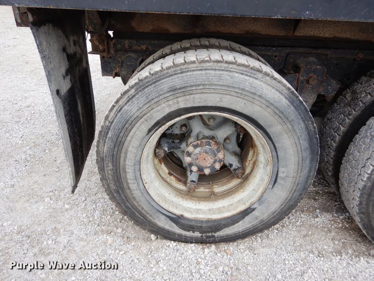 image for item DE2568 1980 GMC Brigadier  grain truck