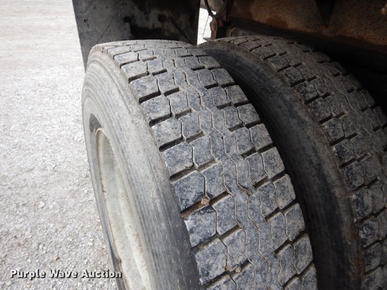 image for item DE2568 1980 GMC Brigadier  grain truck