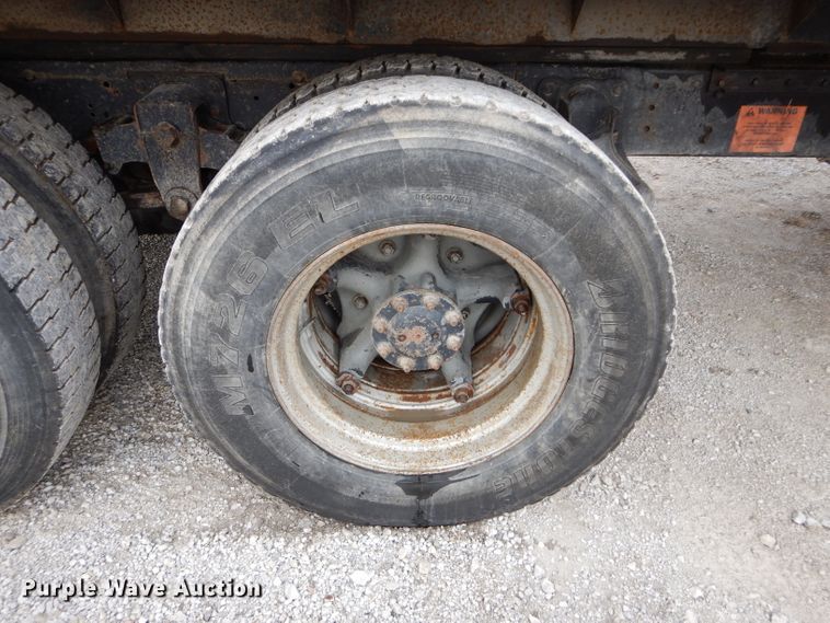 image for item DE2568 1980 GMC Brigadier  grain truck