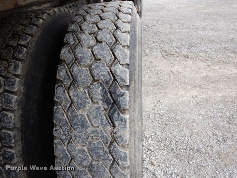 image for item DE2568 1980 GMC Brigadier  grain truck