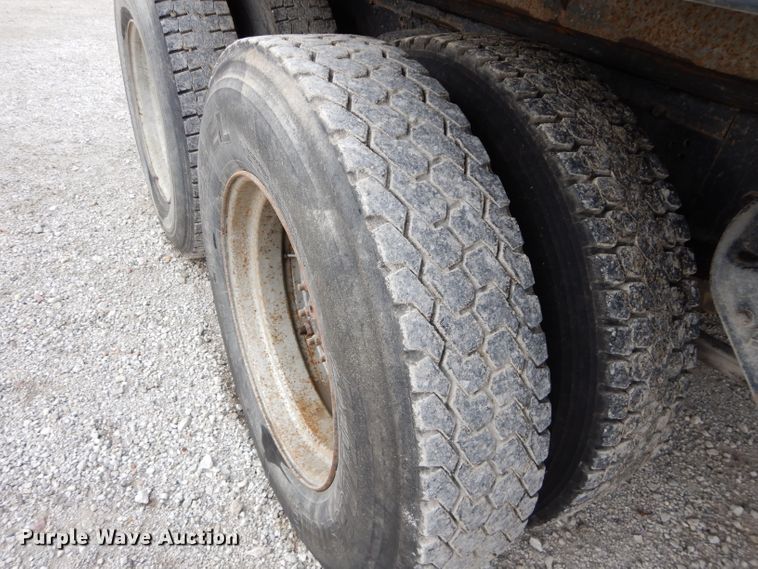 image for item DE2568 1980 GMC Brigadier  grain truck