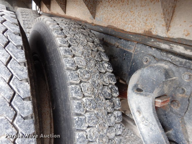 image for item DE2568 1980 GMC Brigadier  grain truck