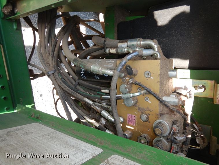 image for item DE2569 2013 John Deere R450  windrower