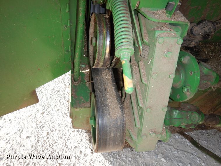 image for item DE2569 2013 John Deere R450  windrower