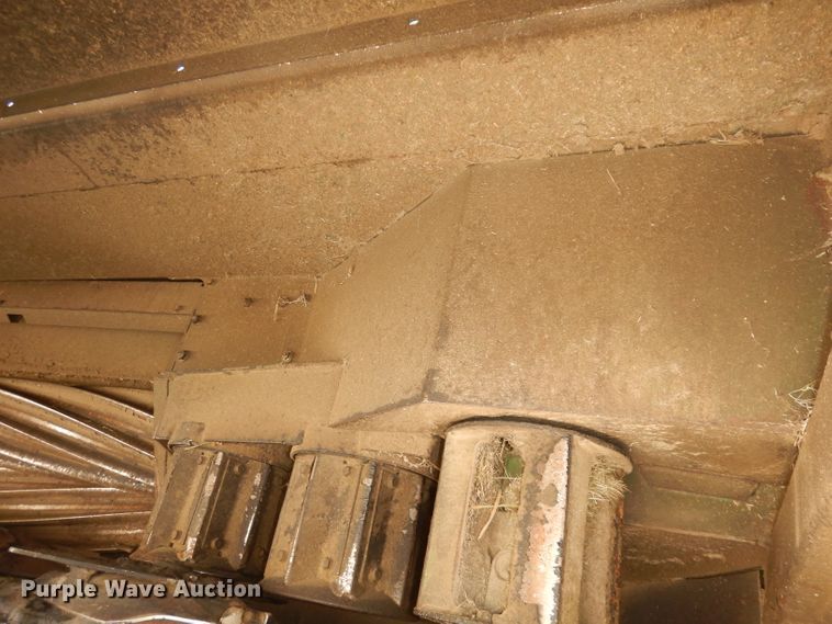 image for item DE2569 2013 John Deere R450  windrower