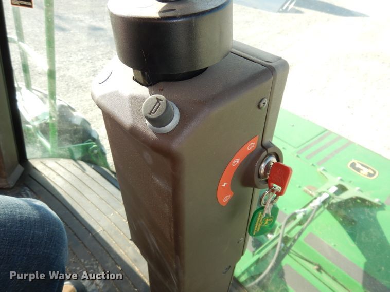 image for item DE2569 2013 John Deere R450  windrower