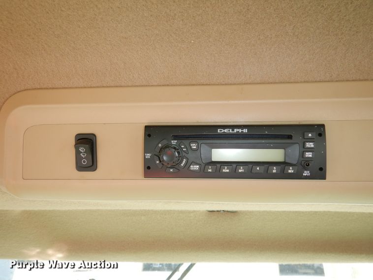 image for item DE2569 2013 John Deere R450  windrower