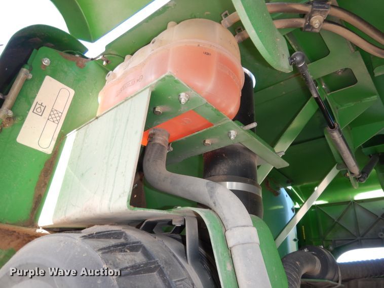 image for item DE2569 2013 John Deere R450  windrower
