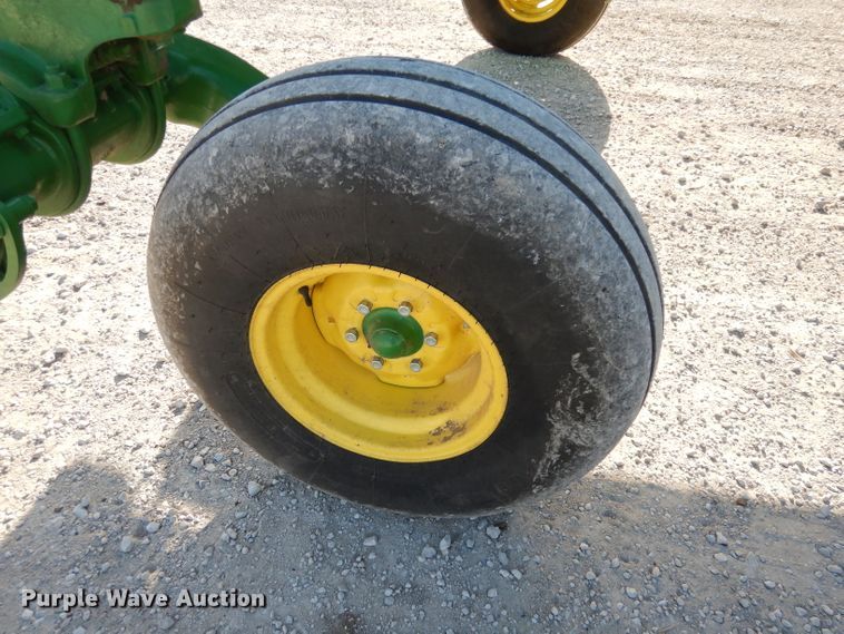 image for item DE2569 2013 John Deere R450  windrower