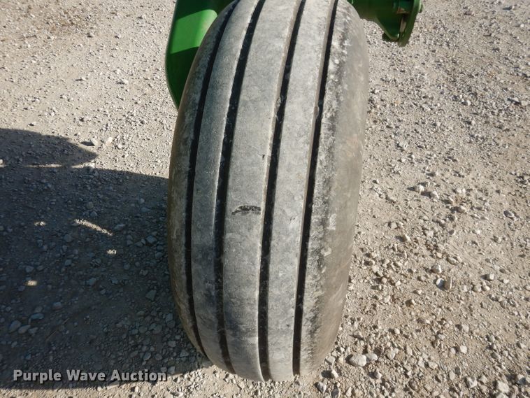 image for item DE2569 2013 John Deere R450  windrower