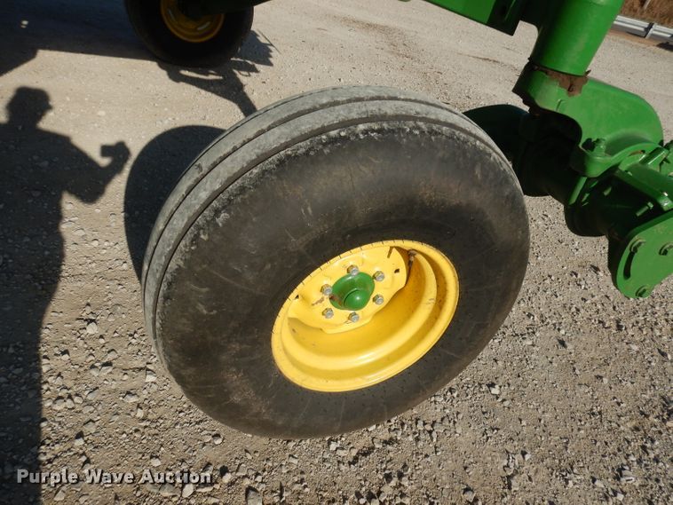 image for item DE2569 2013 John Deere R450  windrower