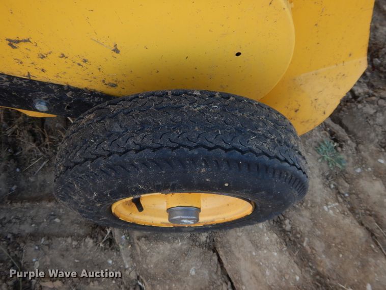 image for item DE2570 2013 New Holland BR7090  Specialty Crop round baler