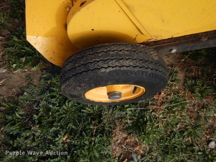 image for item DE2570 2013 New Holland BR7090  Specialty Crop round baler