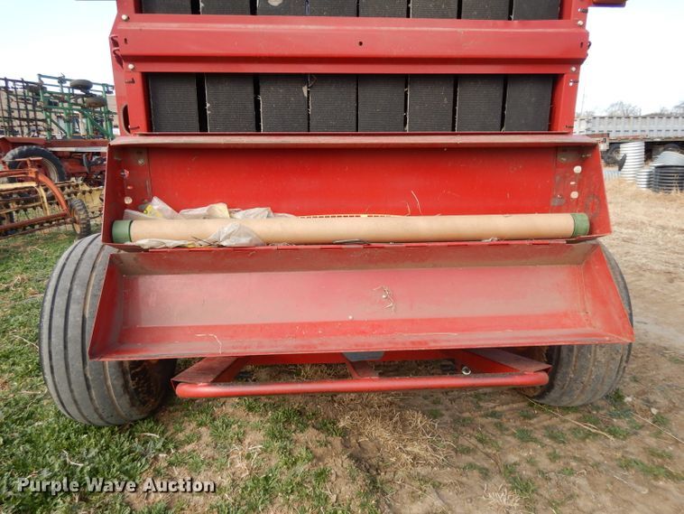 image for item DE2570 2013 New Holland BR7090  Specialty Crop round baler